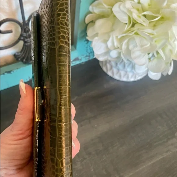 Vintage YSL Green Croc Wallet - Picture 5 of 15
